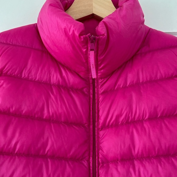 Uniqlo Lightweight puffer vest, Size Small - Picture 2 of 5